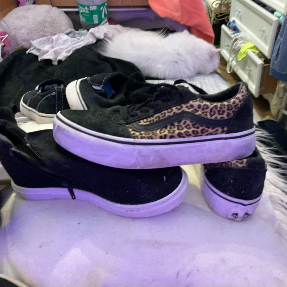 Bundle of madden girl, vans ,and wonder year size 4.5